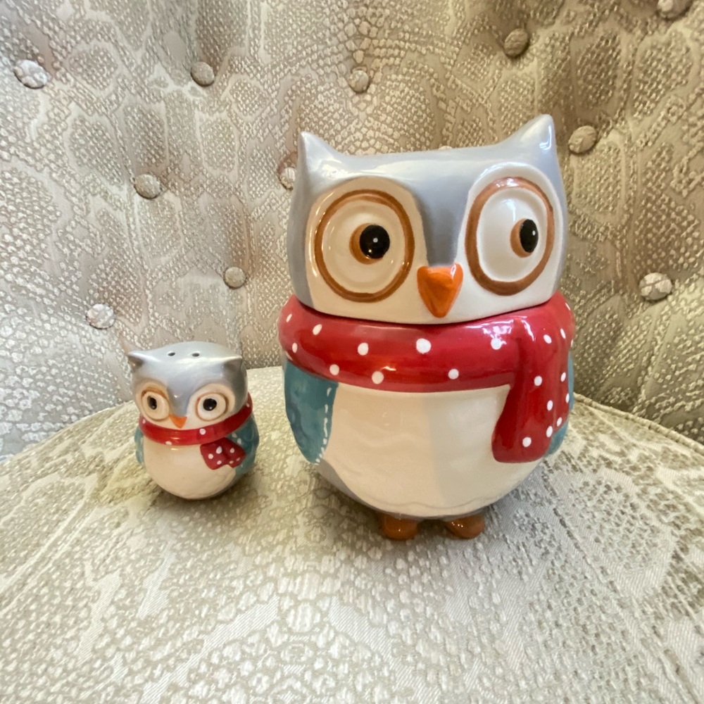 Adorable cookie jar and S/P shaker.